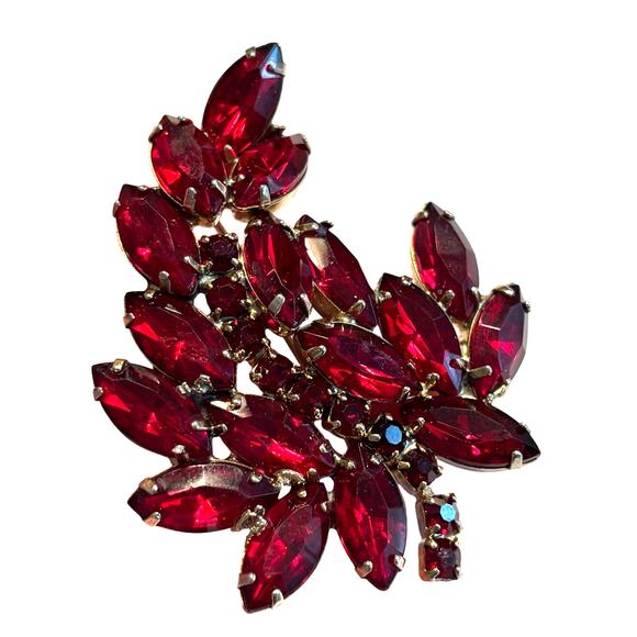 Vintage Red Rhinestone brooch classic mid century jewelry mod leaf motif pin - Picture 7 of 7